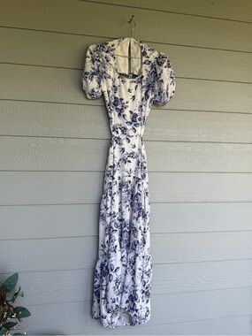 Ruby Sees Selfie Leslie Dress Women’s White & Blue Floral Maxi Dress Size 12
